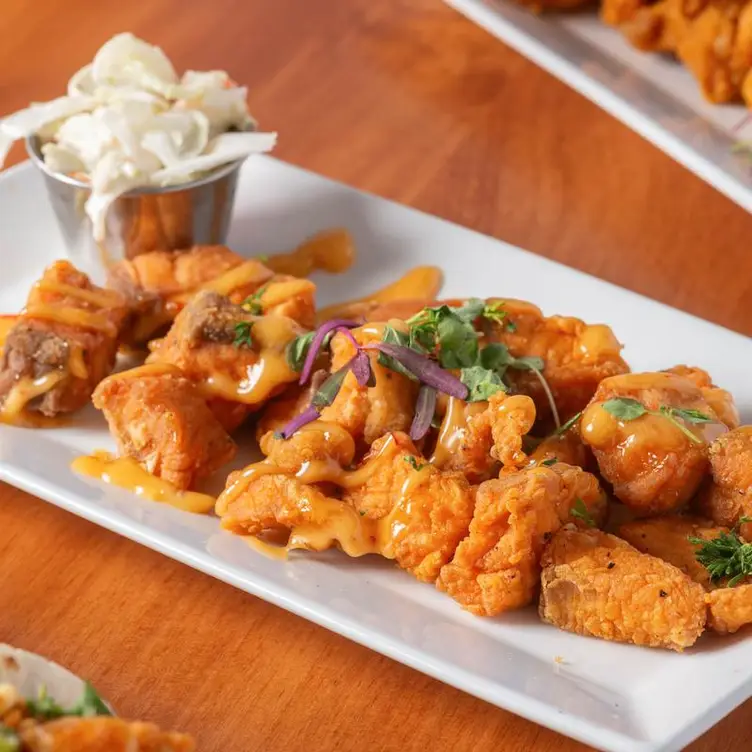 Detroit cocktails and night scene